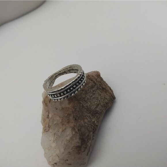 Size 4 silver Celtic ring‎ brand new - Picture 2 of 2